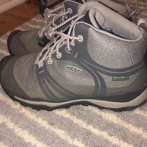 Keen Hiking Boots  “Little Kids” Size 1